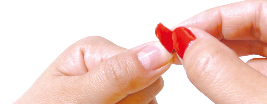 The way you peel off and remove WEEKLY GEL safely. The used color in this picture is Weekly Gel WG-21 
