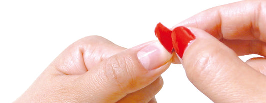 The way you peel off and remove WEEKLY GEL safely. The used color in this picture is Weekly Gel WG-21 