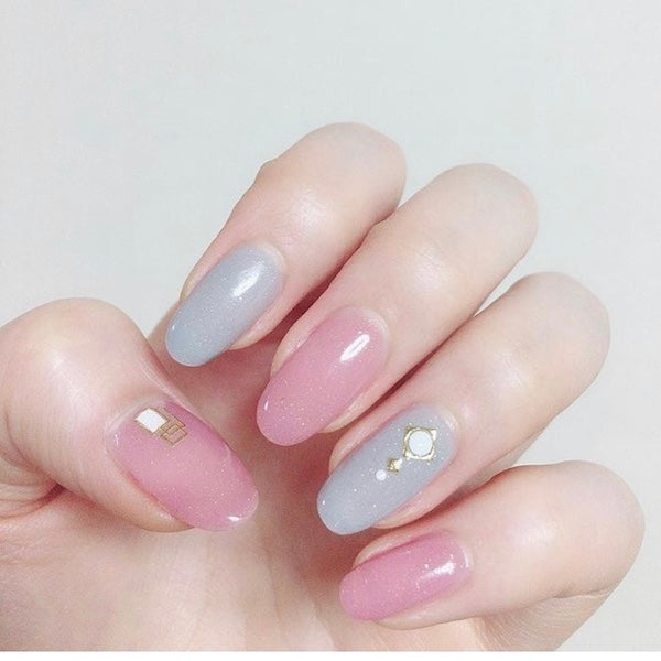 HOMEI Weekly Gel nail design with light pink and blue colors.