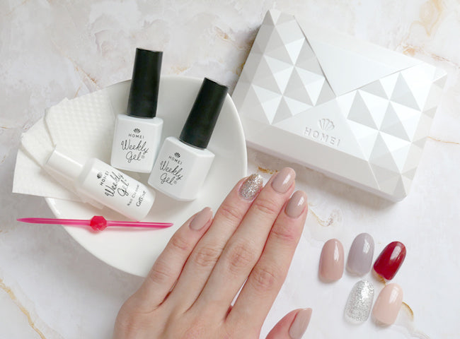 HOMEI Weekly Gel Starter Kit self gel nail system. LED lamp, nail cleanser, 2 gel nail polishes, and an applicator.